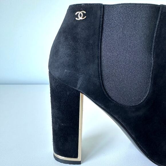 CHANEL Black Suede Gold Logo Chelsea Heel Ankle Boots IT 39.5 - Picture 13 of 16